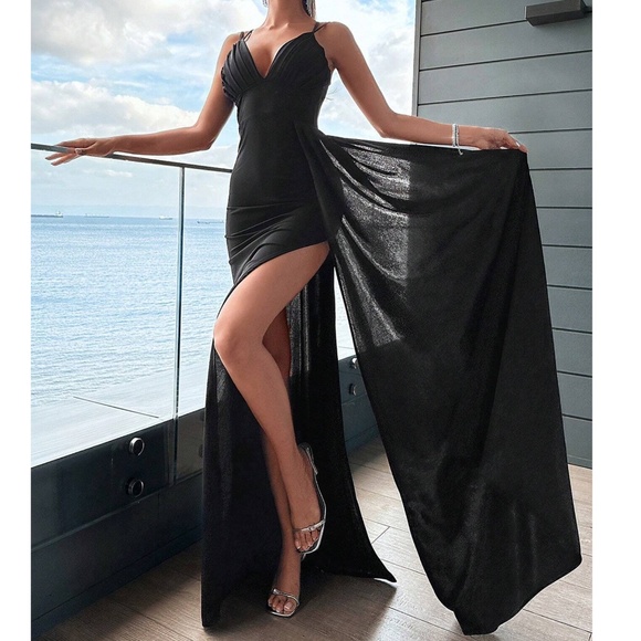 Luxe Black Plunging Neck Ruched Fitted Party Evening Wedding Dress - Picture 5 of 5